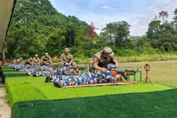 校党委副书记、校长甘金明检查指导2025级新生实弹射击科目训练