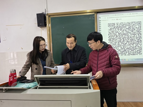 学院领导检查任课教师教学材料准备情况