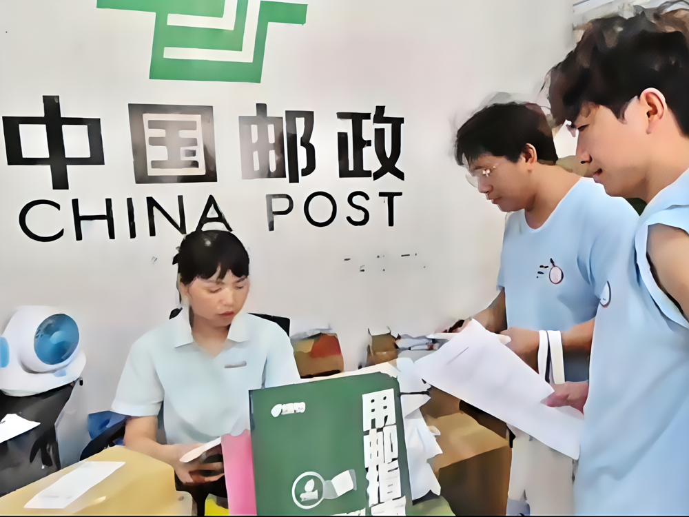 实践团在当地开展物流配送实地访谈、调研