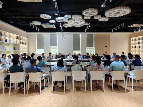 新生、家长代表座谈会现场