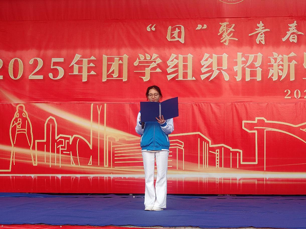 宣讲团成员罗佳妮做宪法宣传宣讲