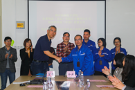 我校物流管理专业现代学徒制订单班与两家企业签约