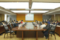 我校召开党委理论学习中心组（扩大）学习会