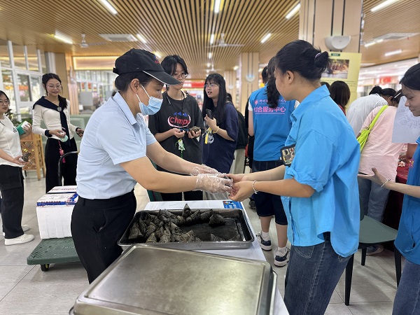 食堂工人员 食堂工人员