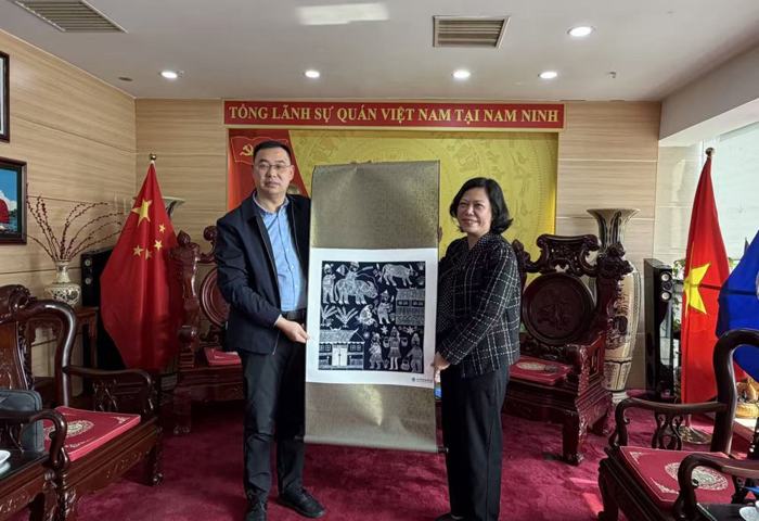 我校访问越南驻南宁总领事馆