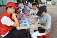 校青年志愿者服务总队开展“净”护校园，“美”在行动绿色环保活动