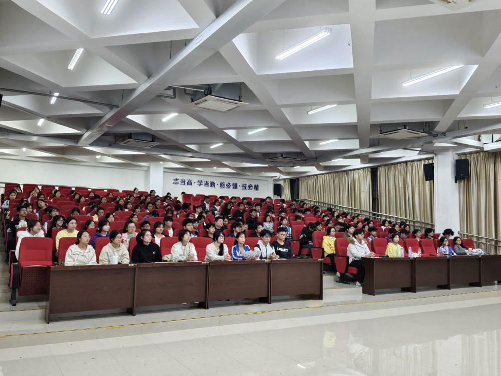 活动现场座无虚席热情高涨