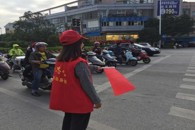 我校学子助力柳州市创建全国文明城开展交通文明劝导服务