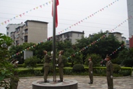 红旗招展 爱我中华——我院举行庆祝国庆60周年升旗仪式