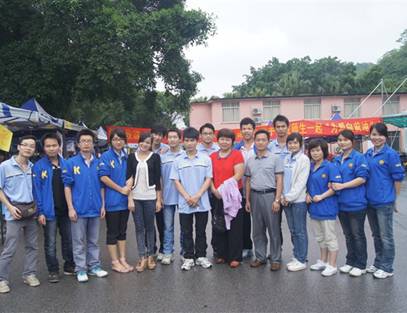 邓敏敏老师与项目指导老师、同学合影