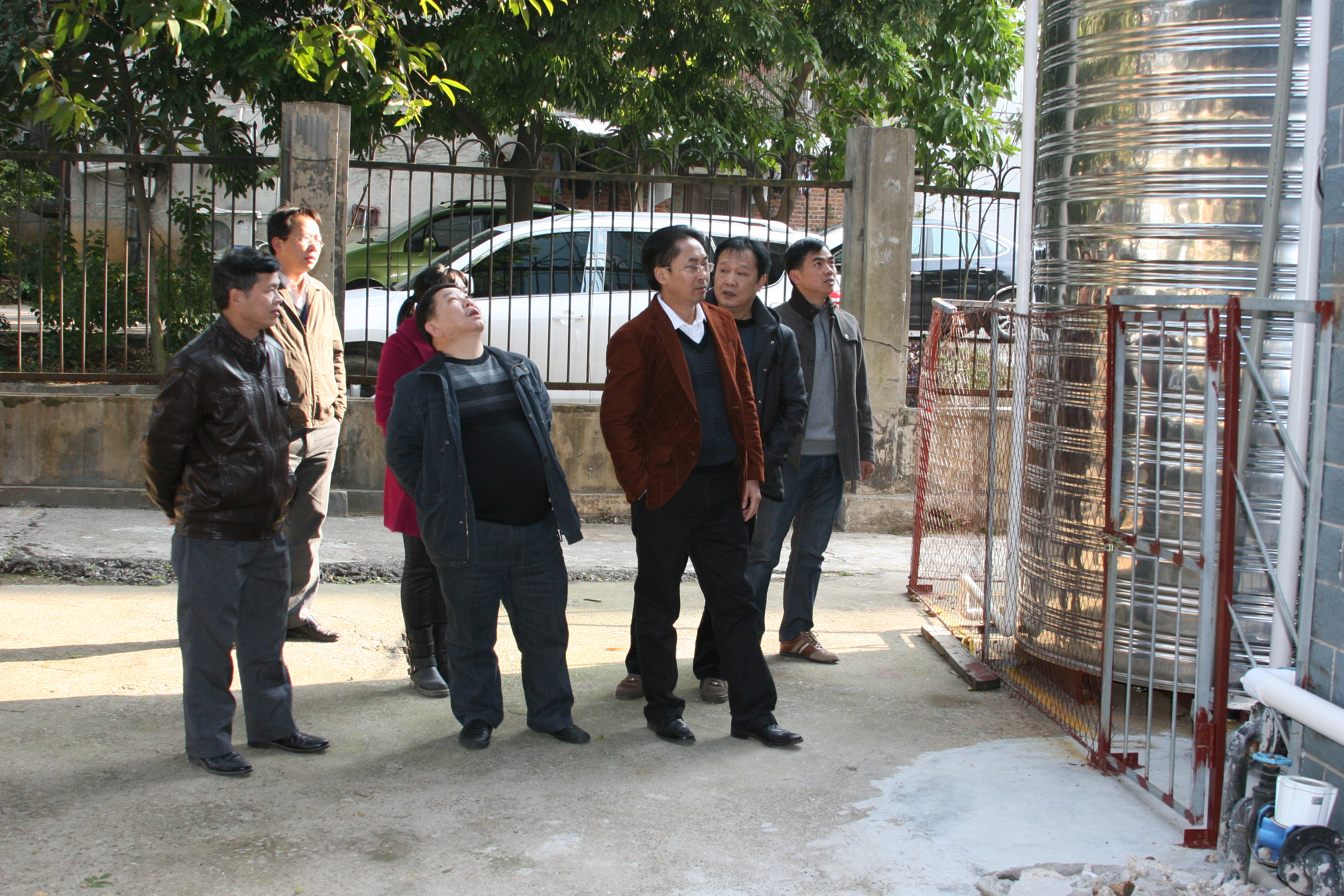 学院党委阳旭副书记带队检查学生宿舍热水供水系统