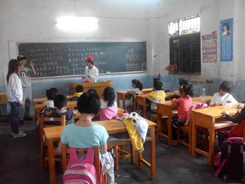 志愿者授课中