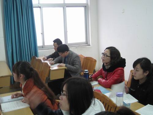 听课、评课场景