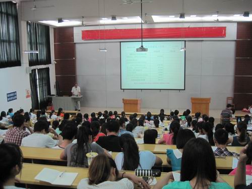 校内外专家“专业?专家讲堂”剪影