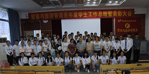 获奖代表与系部教师合影留念