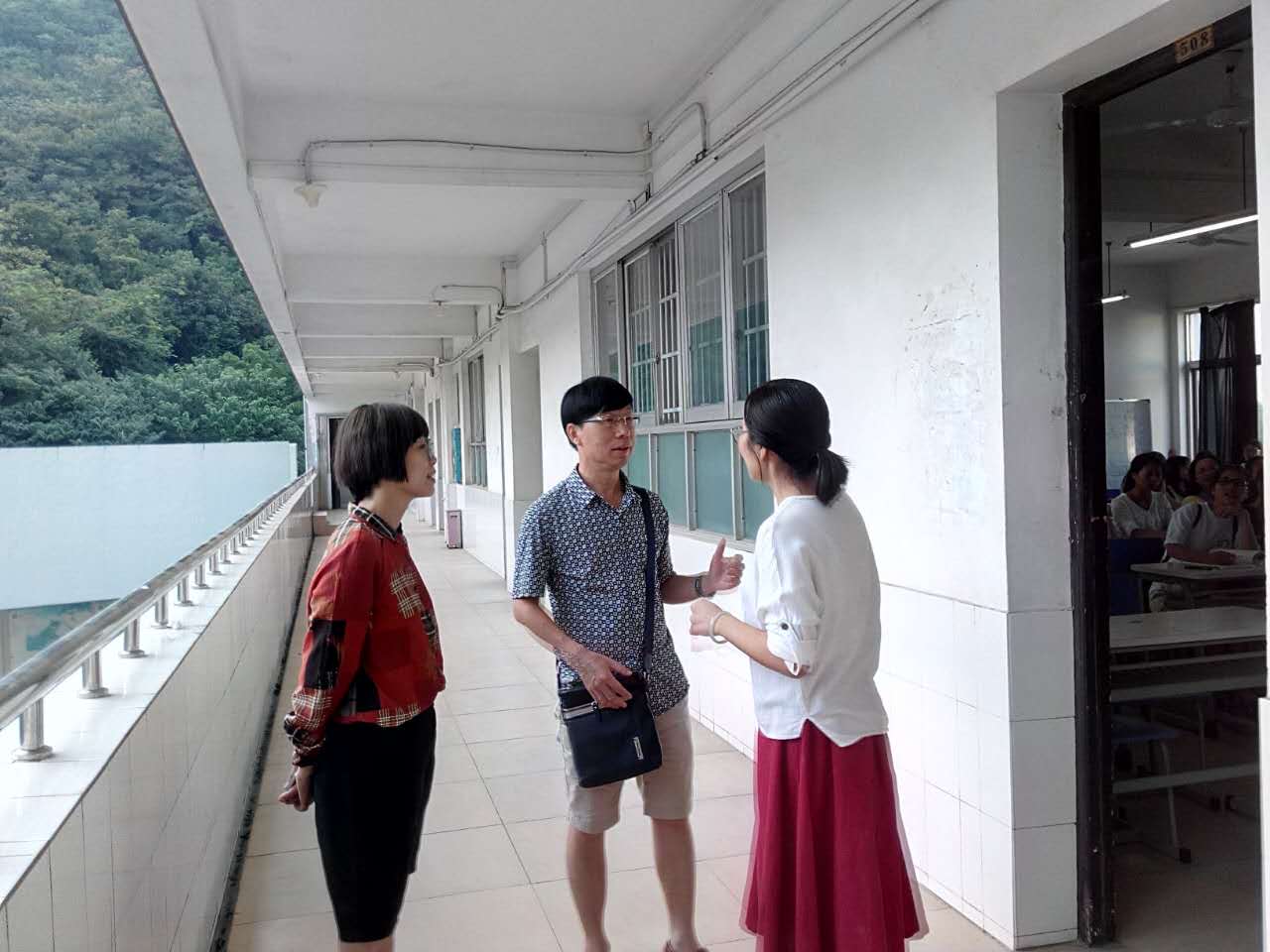 财经与物流管理学院院长冯雪萍，副院长凌世寿开展教学巡查，深入了解教师上课备课情况！