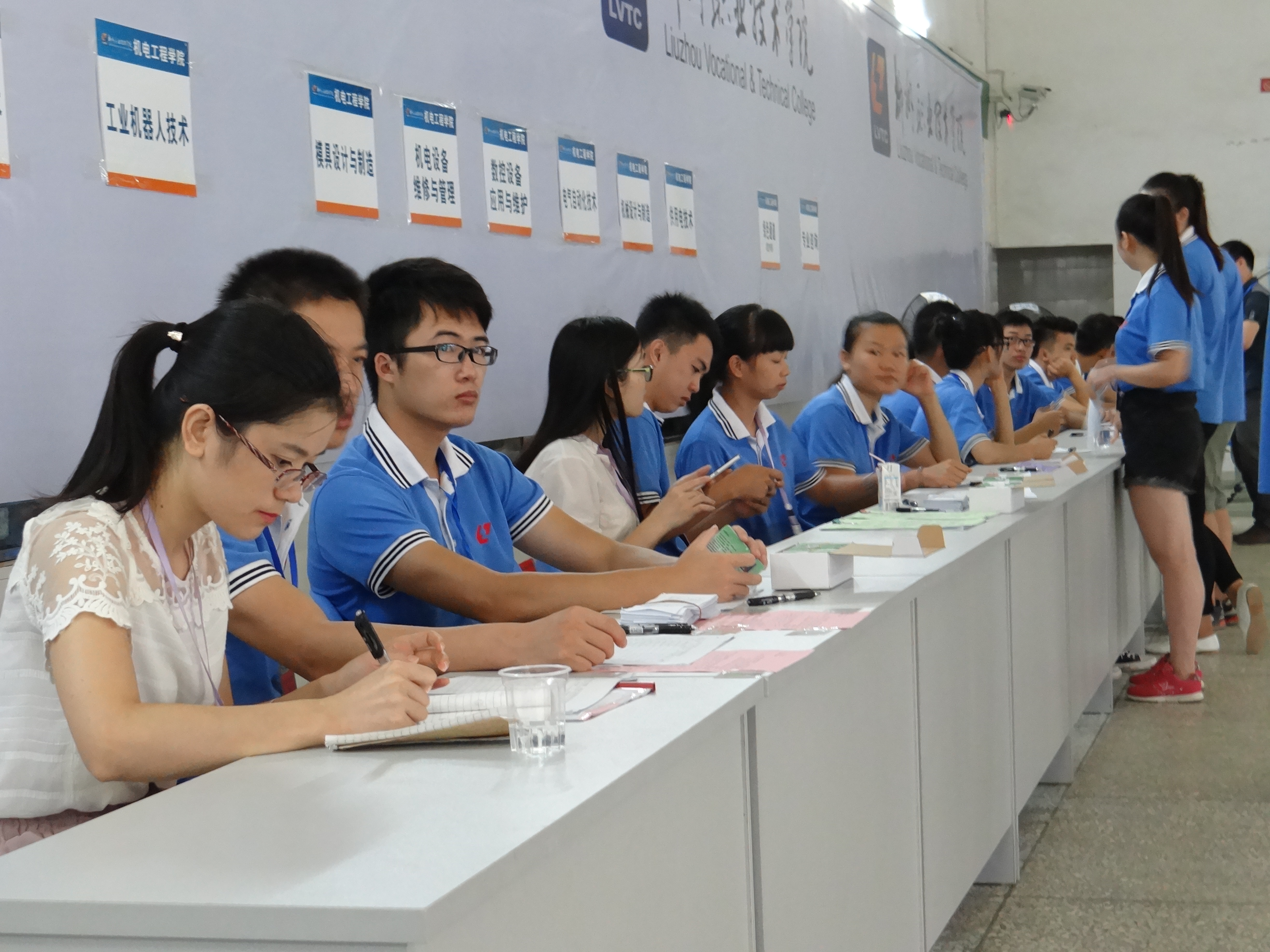 迎新3号场地现场，一切井然有序。