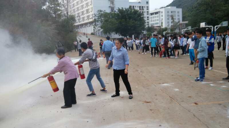 物业人员参加培训