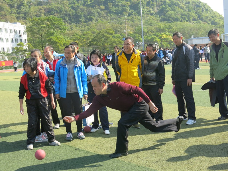 石令明校长参加保龄球比赛