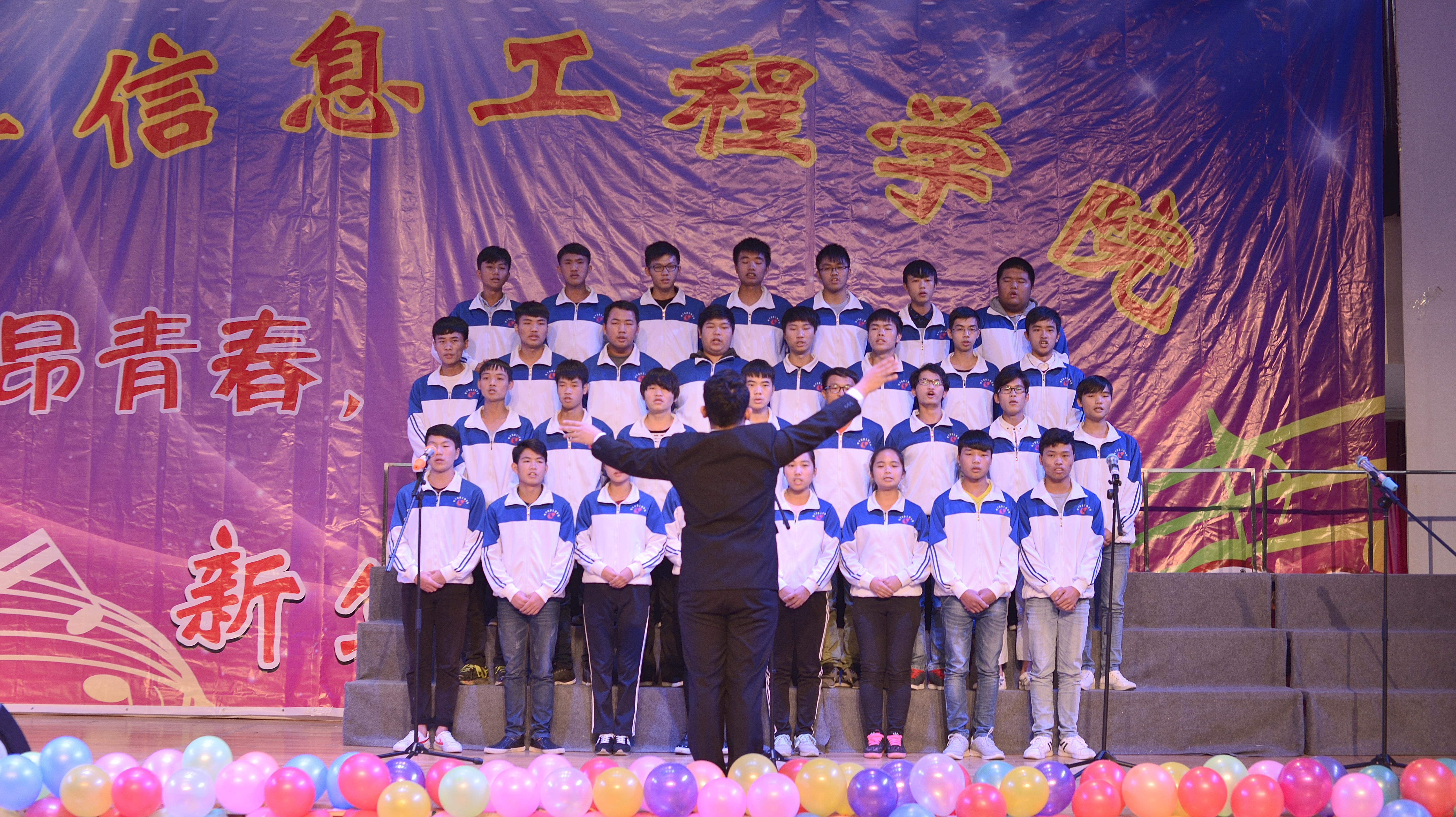 大合唱比赛现场