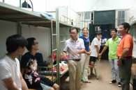 “2017迎新” ：环境与食品工程学院领导和老师深入宿舍慰问新生