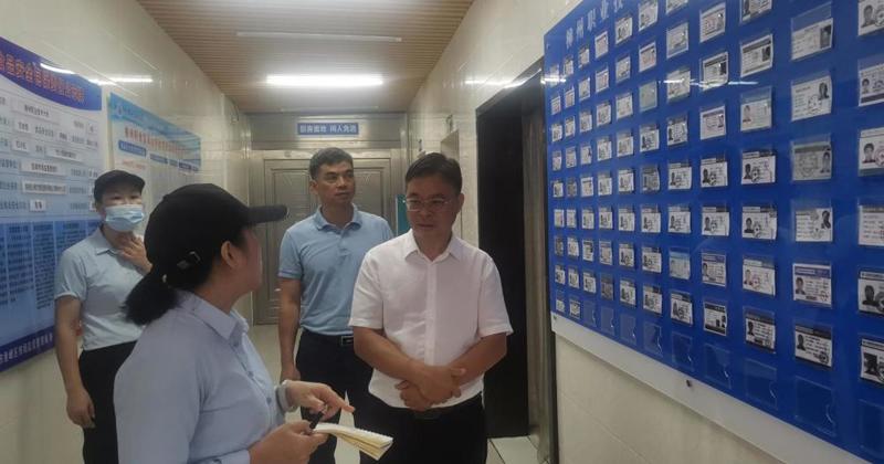 校领导深入一线检查校园食品安全工作