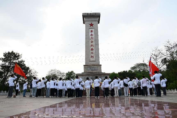 全体人员进行宣誓