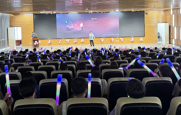 同学们热情高涨