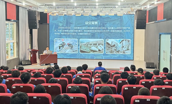 同学们认真学习