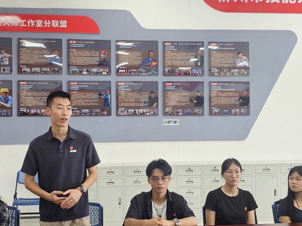 毕业生党员为母校建言献策