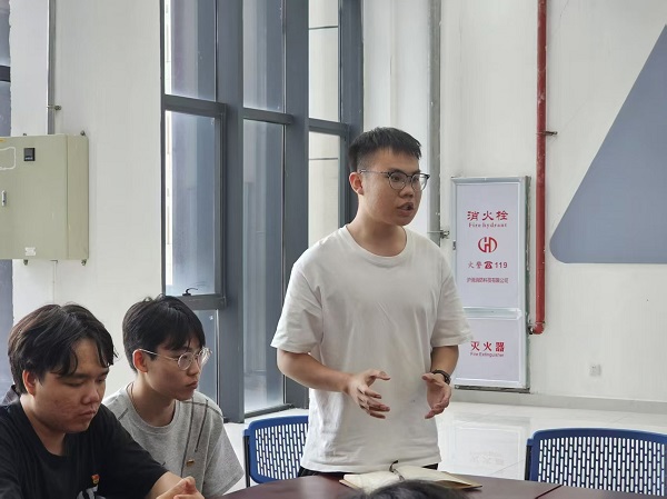 李清凯同学发言