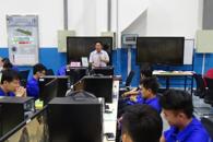 机电工程学院“上汽通用五菱FANUC工业机器人培训提升班”32名学员结业