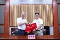 我校与广西蓝天航空职业学院签署结对帮扶协议