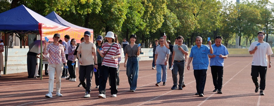 每天运动一小时，健康工作50年，幸福生活一辈子