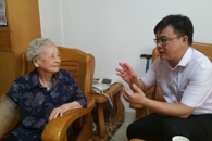 校领导到南宁走访慰问我校易地居住离休干部