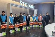 校领导走访慰问留校学生 共享暖心团圆饭