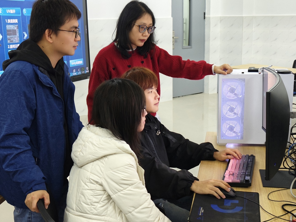 4.团队在组织指导学生参与华锡有色研究院，车合互联等企业不同场景的AI应用开发