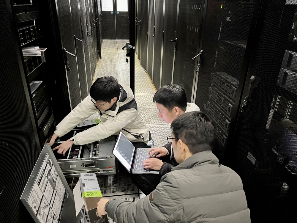 1.团队在校内开展DeepSeek本地部署