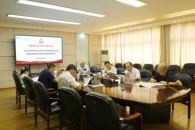 学校党委理论学习中心组召开专题学习会