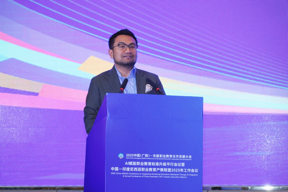 特派员 Oki Earlivan