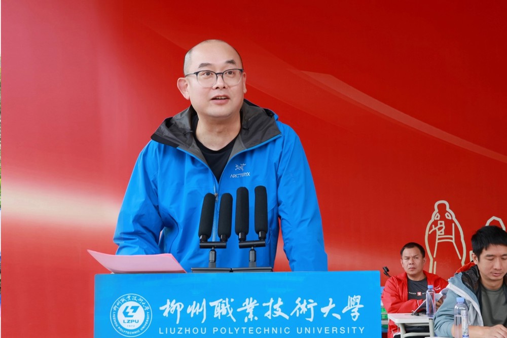 党委常委、副校长瞿凡致开幕辞