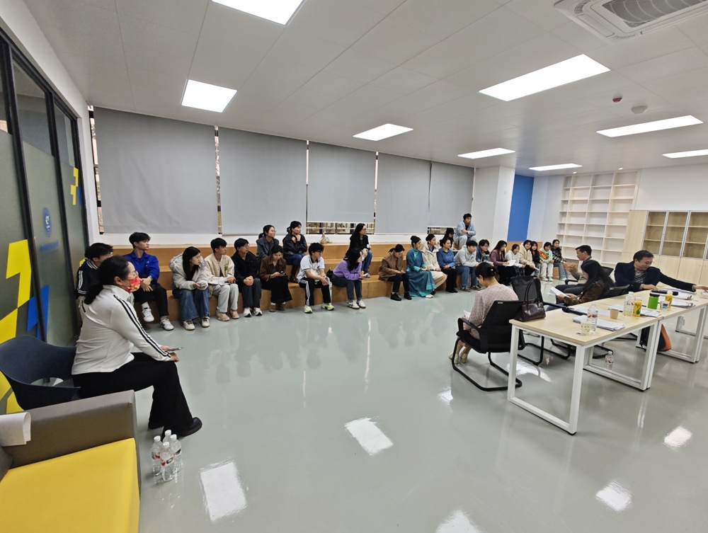 Experts Providing Post-competition Feedback