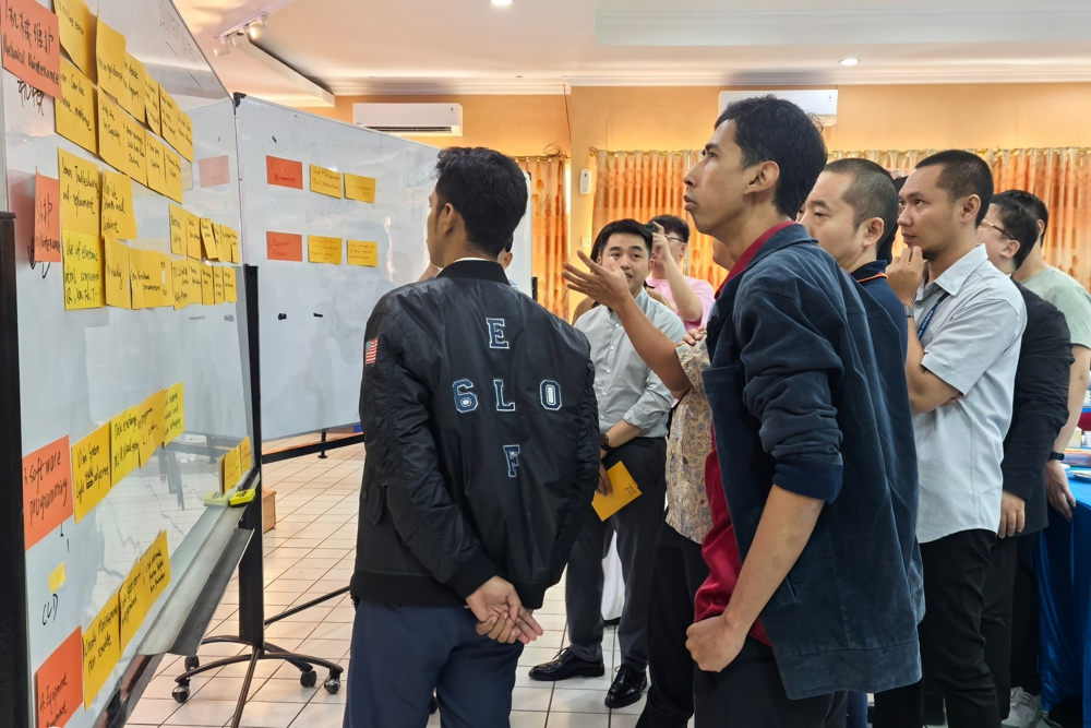 Chinese and Indonesian Teachers Visit PT. LZWL Motors Indonesia and Engage in On-Site Discussions with Engineers