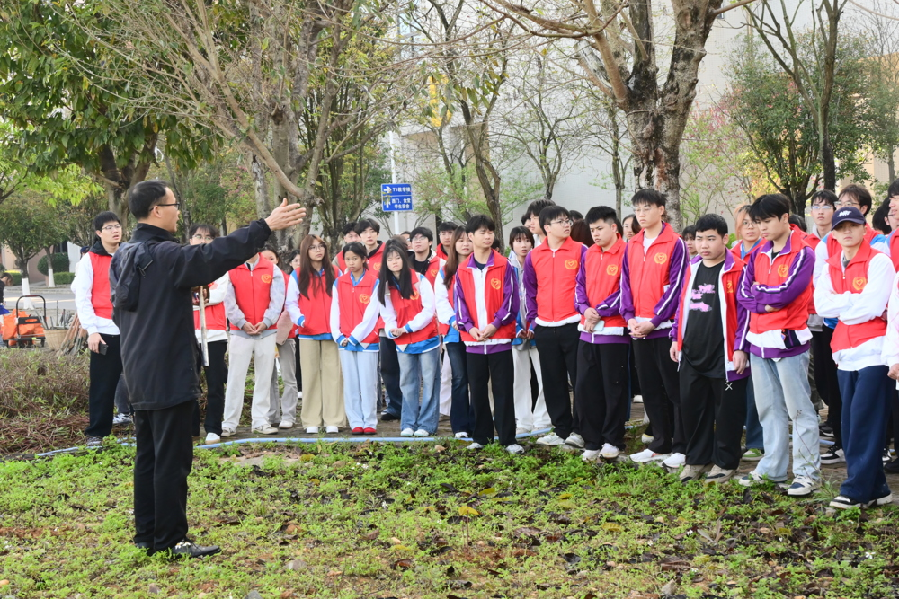 2026 “Planting Greenery, Energizing the Campus” Activity was Held at Guantang Campus
