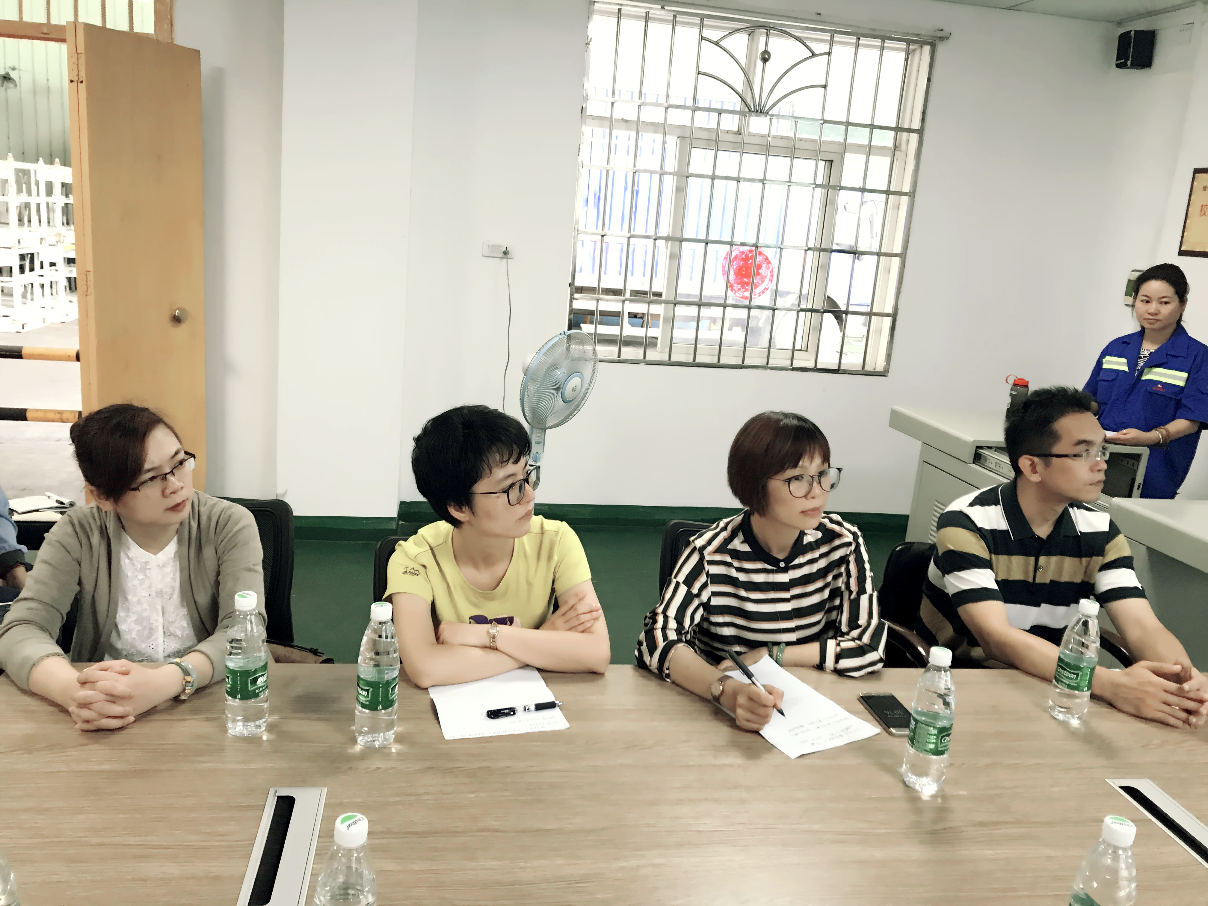 财经与物流管理学院院长冯雪萍、副院长王浩澂带领评估师团队一行参会