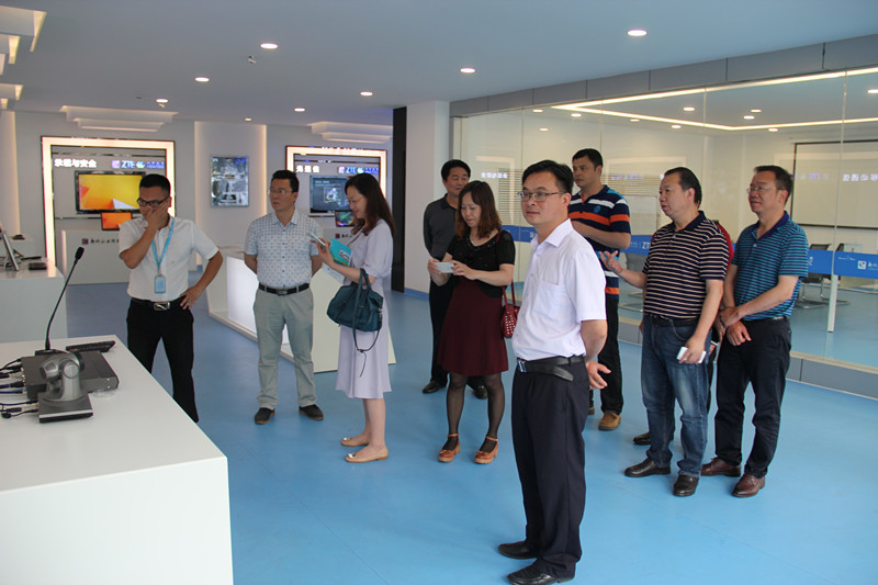 参观我校中兴通讯行业ICT创新基地