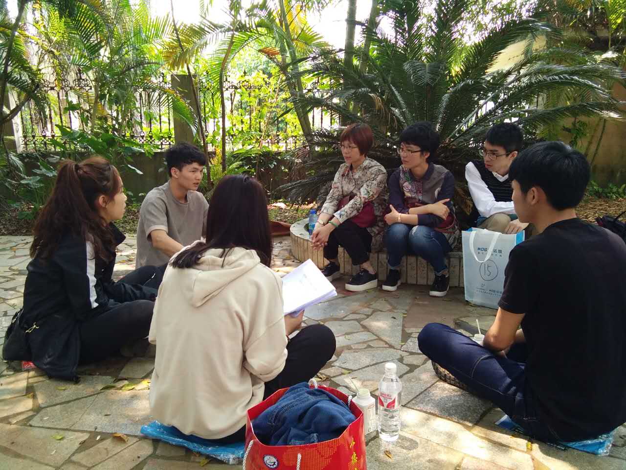 参赛前，选手与指导老师深入交流