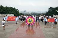 我们的节日·清明节：财经与物流管理学院分团委学生会开展祭扫英雄纪念碑活动