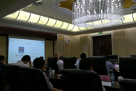 校领导在2017年全区推进公共建筑节能改造工作会议中汇报我校节能改造工作