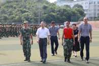 校领导看望2017级军训学生